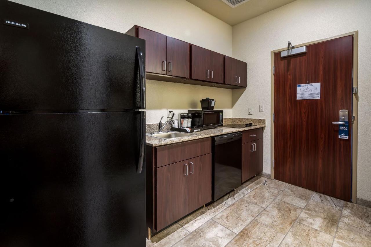 Cobblestone Hotel&Suites - Victor Extérieur photo