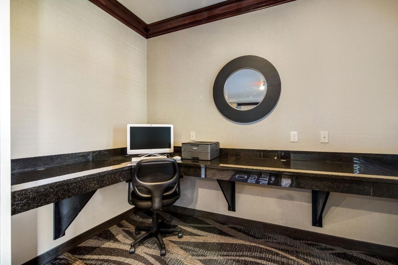Cobblestone Hotel&Suites - Victor Extérieur photo
