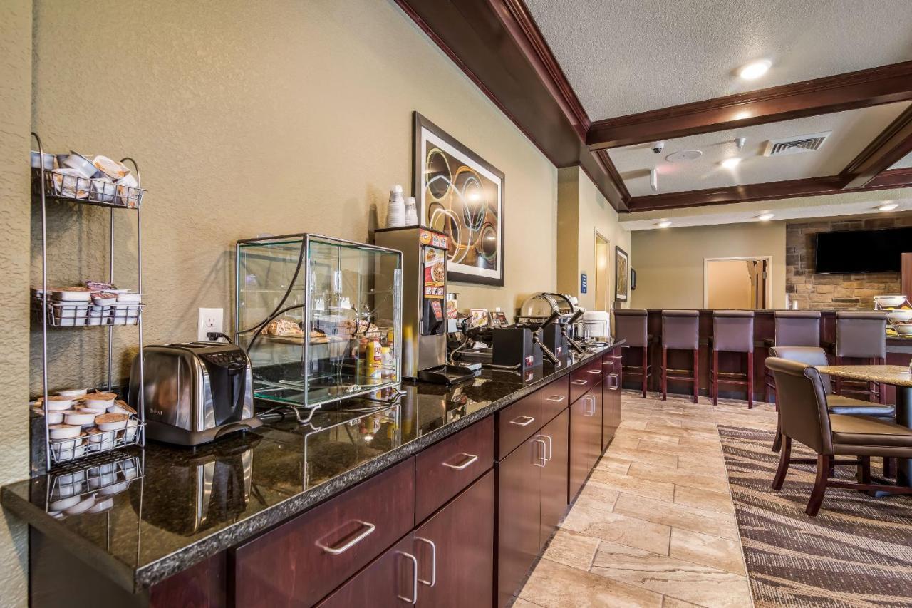 Cobblestone Hotel&Suites - Victor Extérieur photo