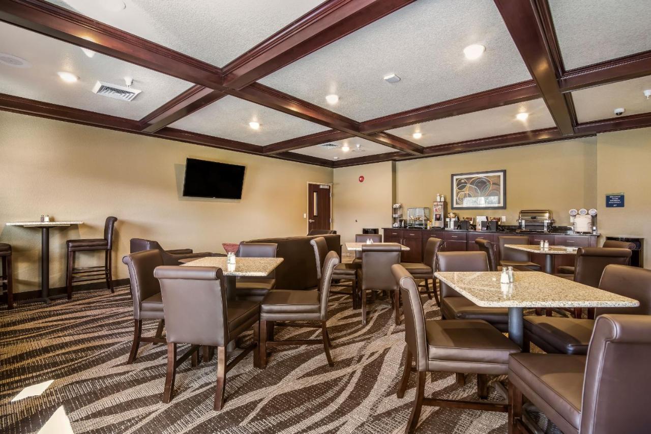 Cobblestone Hotel&Suites - Victor Extérieur photo