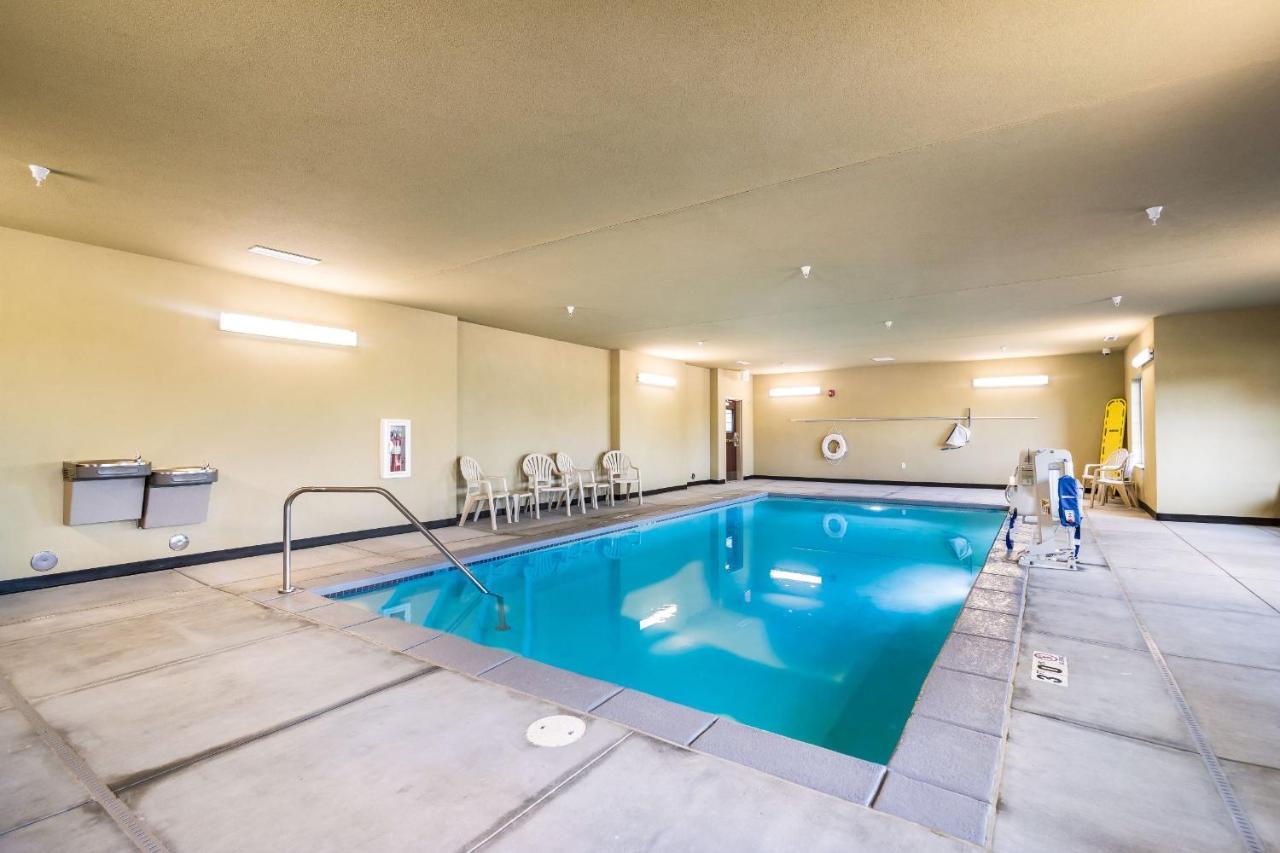 Cobblestone Hotel&Suites - Victor Extérieur photo