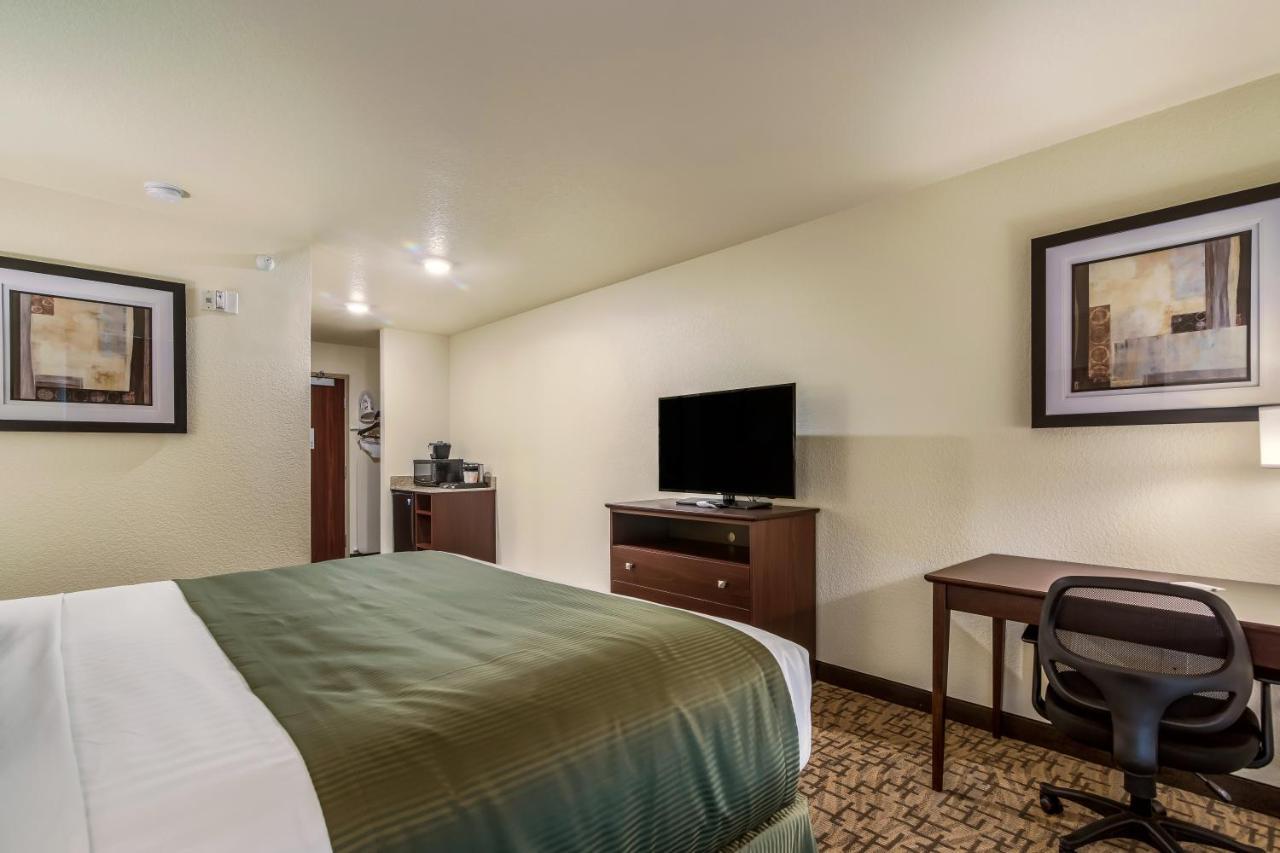 Cobblestone Hotel&Suites - Victor Extérieur photo